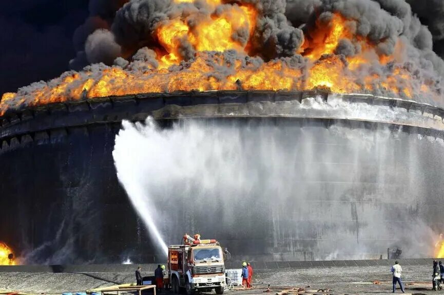 Пожары на объектах добычи. Пожар на нефтебазе. Пожары в резервуарах нефти. Горение нефтепродуктов. Пожары в резервуарах нефти.