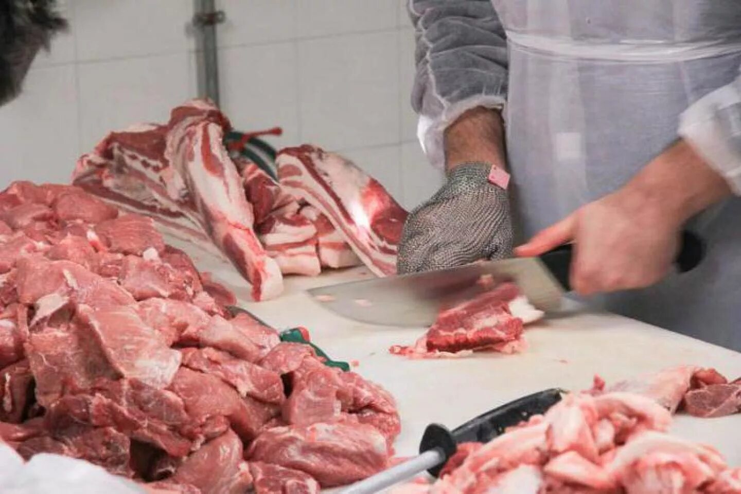 Обвалка мяса говядины. Обвалка мяса говядины. Жиловка мяса и субпродуктов. Обвалка говядины лопаточной. Обвалка мяса говядины.