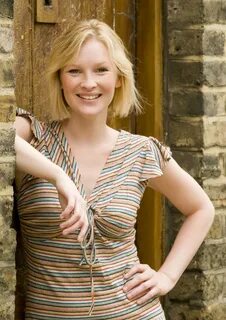 Picture of Joanna Page.