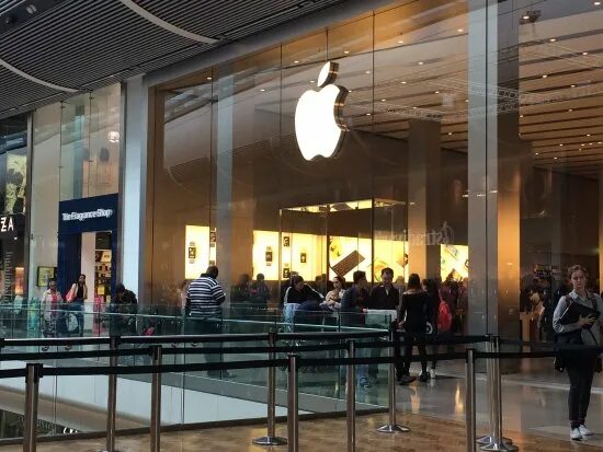 Apple gallery. Магазин эпл. Магазин эпл в казани. Apple store apple park. Магазин эппл в египте.