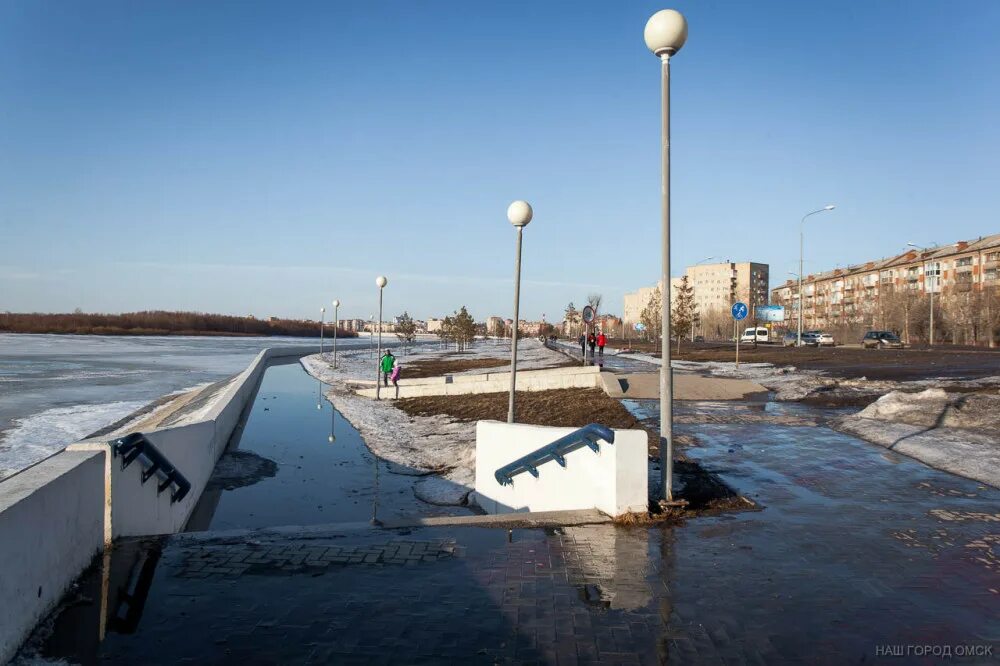 Городе омск апрель. Омск набережная. апрель омск. весна набережная омск. омск весной.