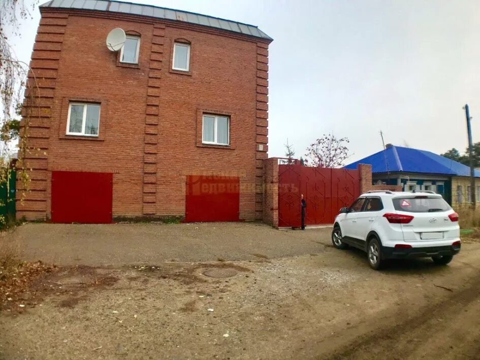 Продается омск. Частный дом омск. Частный дом в городе омске. Дом полежаева в омске. Частный дом омск.