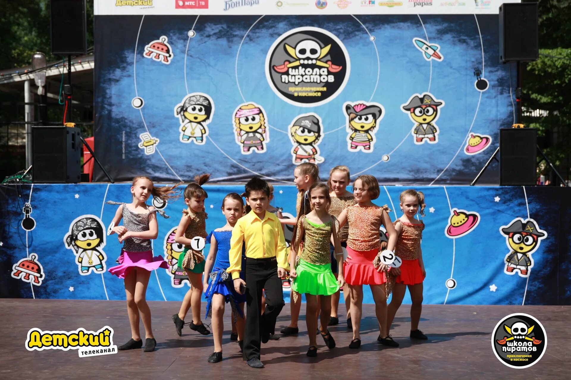 лагерь телешко уфа. телеканал детский приключения. телеканал детский персонажи. журналист телевидения для детей. тележурналистика для детей.