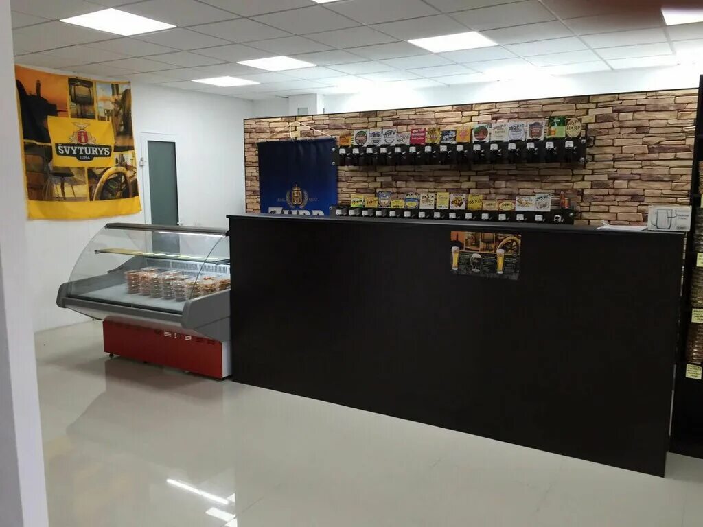 круглосуточная пивная рядом. пивной магазин внутри. круглосуточная пивная рядом. круглосуточная пивнушка. круглосуточный пивной магазин.