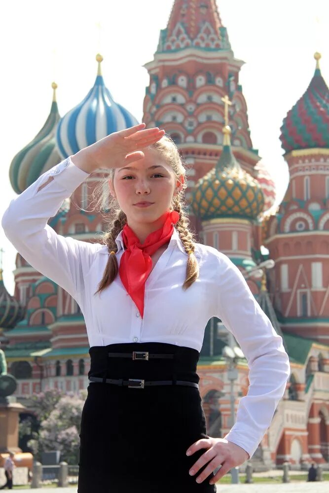 Lida комсомолка. Марьяна наумова пионерка. марьяна наумова комсомолка. марьяна наумова зюганов. красивая девушка пионер.