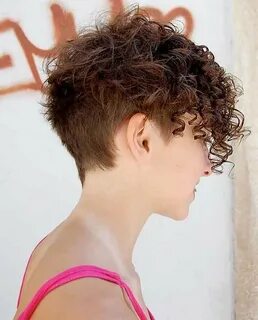 Короткие стрижки для вьющихся волос: подборка картинок
