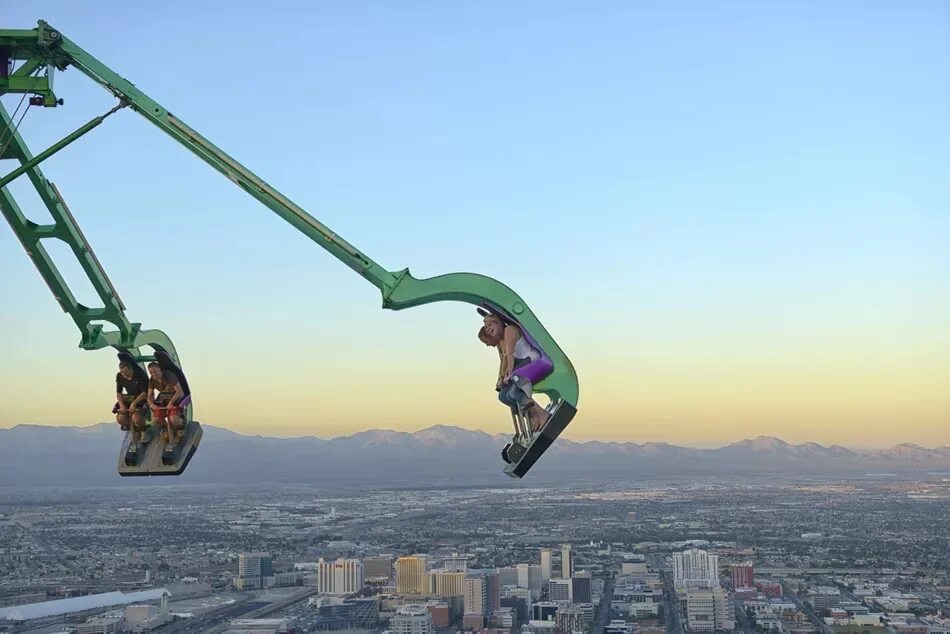 Аттракцион горка. Six flags magic mountain лос-анджелес. Стратосфера лас-вегас аттракционы. Thrilling ride. Лас вегас американские горки.