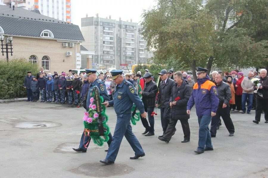 Шахта 4-6 копейск. Советские шахтеры. Памятник погибшим шахтерам копейск. Памятник погибшим горнякам шахтерам и горноспасателям копейска. Первая шахта копейск.