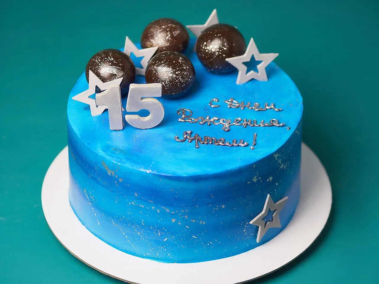 оформление торта для мальчика 15. торт для подростка мальчика кремовый. украшение торта сладостями для мальчика. декор торта для мальчика 10 лет. торт на день рождения мальчику.