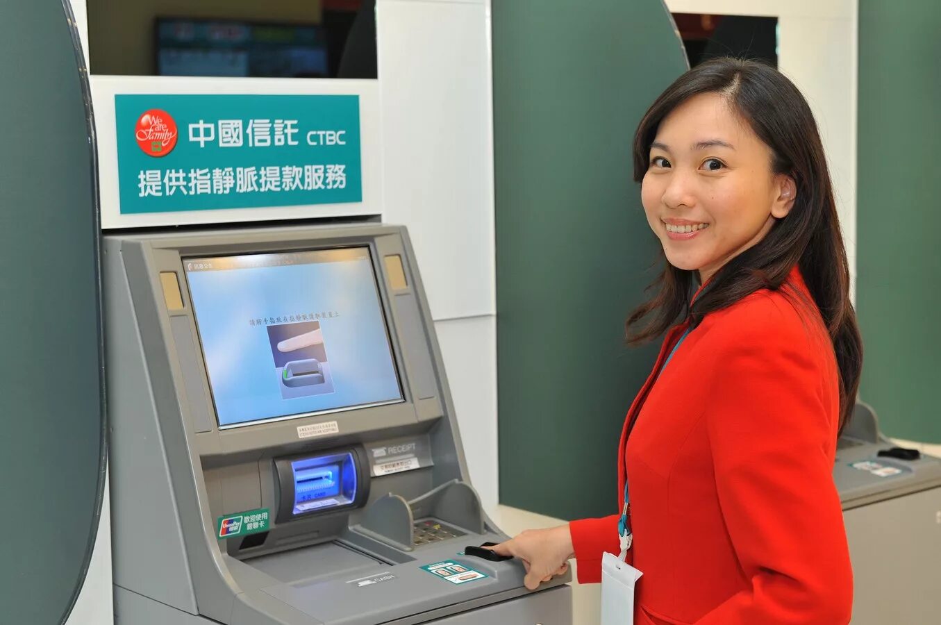 Bank of china принимает платежи из россии. Банкоматы в Японии. Банкоматы Китай. Банкомат (ATM). Атм Банкомат в Китае.