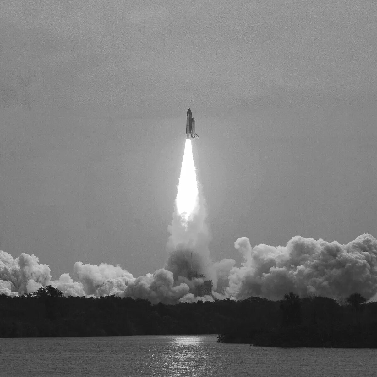 Песня раз ракета два ракета. Ракета Юрия Гагарина Восток-1. Ракета с запуском. Ракета старт. Ракета взлетает.
