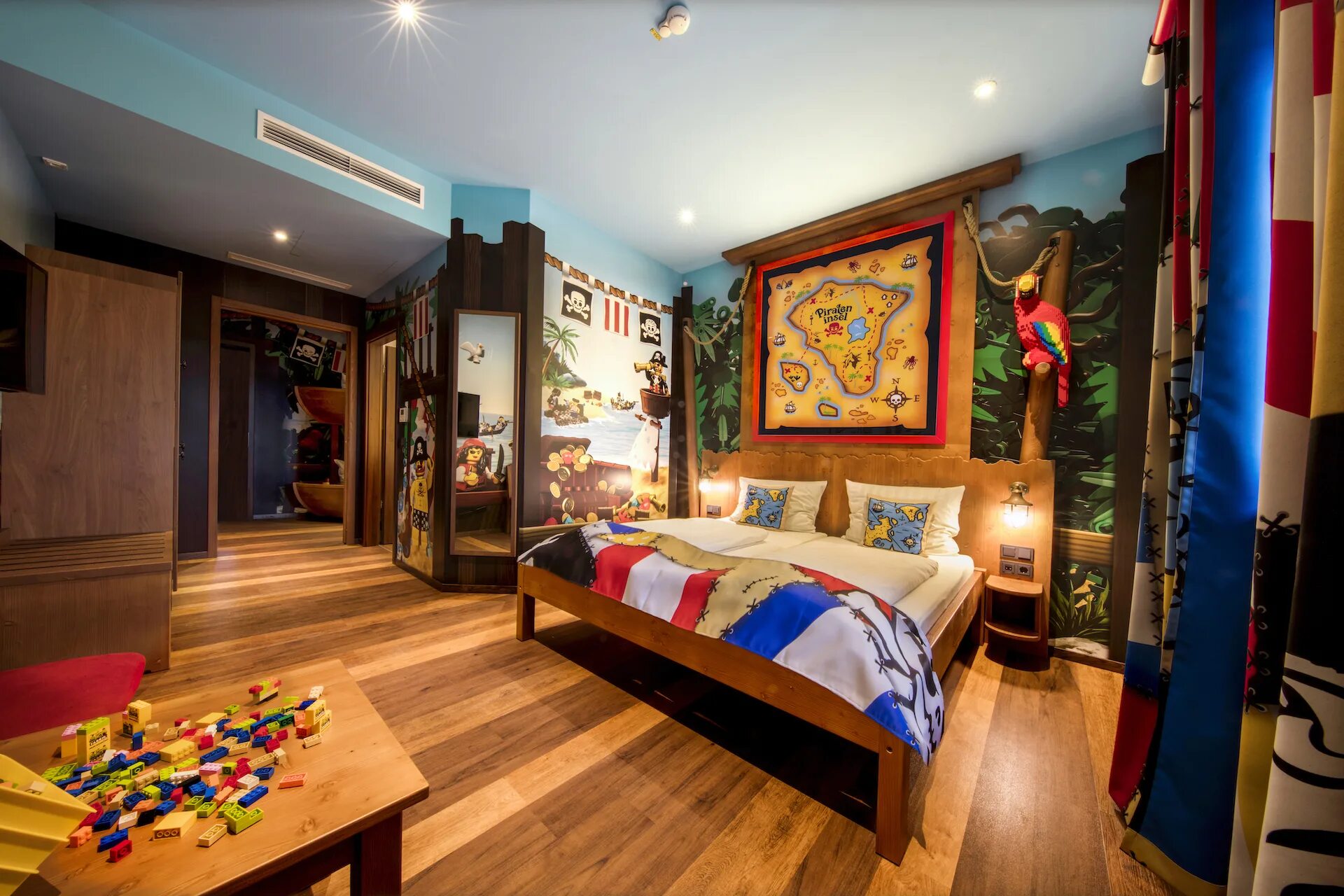 Legoland hotel 4. Legoland feriendorf, германия. леголенд в германии отель замок. леголенд германия номера. леголенд пиратский номер.