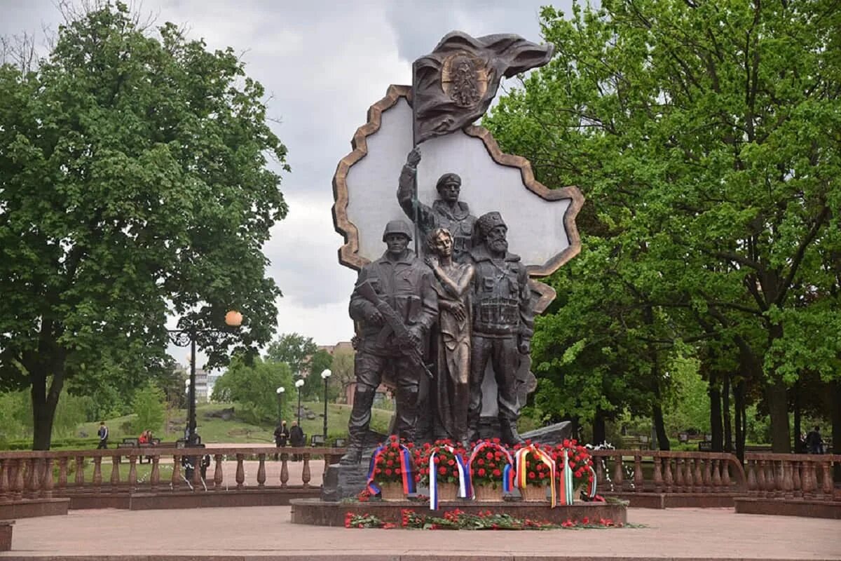 Г рубежное луганская область. Ночной луганск. Стаханов город война. Ночной луганск. Ночной луганск.