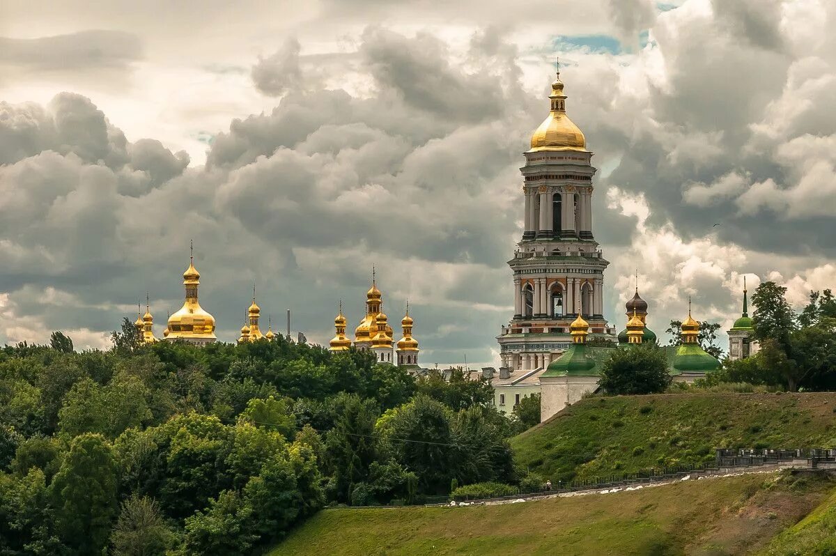 Киево-Печерская Лавра Киев. Свято Успенская Киево Печерская Лавра. Киево Печерский монастырь. Киево-Печерская Лавра 1051.