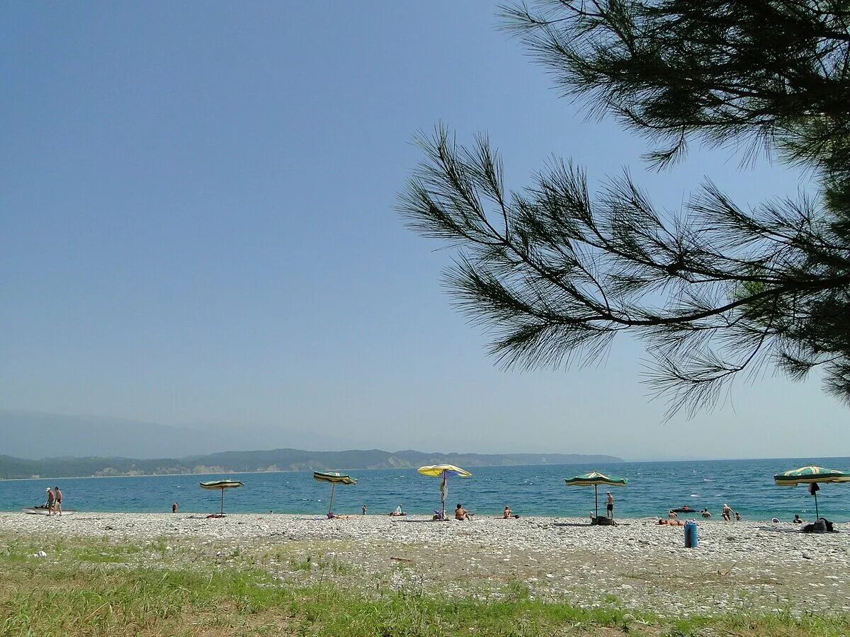 Погода в пицунде вода в море. Пицунда Абхазия. Пляж Кипариска Пицунда. Мыс Пицунда. Пицунда Маяк пляж.