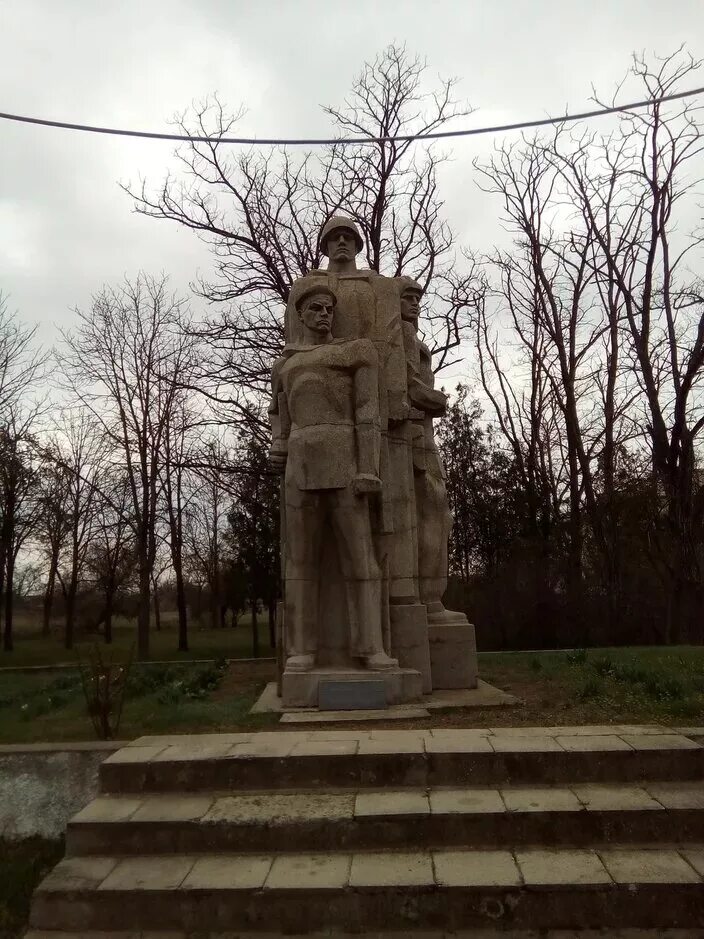 Межевое крым нижнегорский район. Село акимовка крым. Акимовка крым. Синоптик акимовка нижнегорский. Нижнегорский крым памятник.