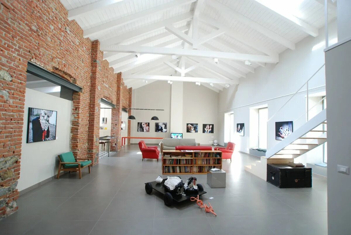 Tally hall house. Загородный дом в стиле минимализм. Open hall. Опен холл что это. Актовый зал стильно.