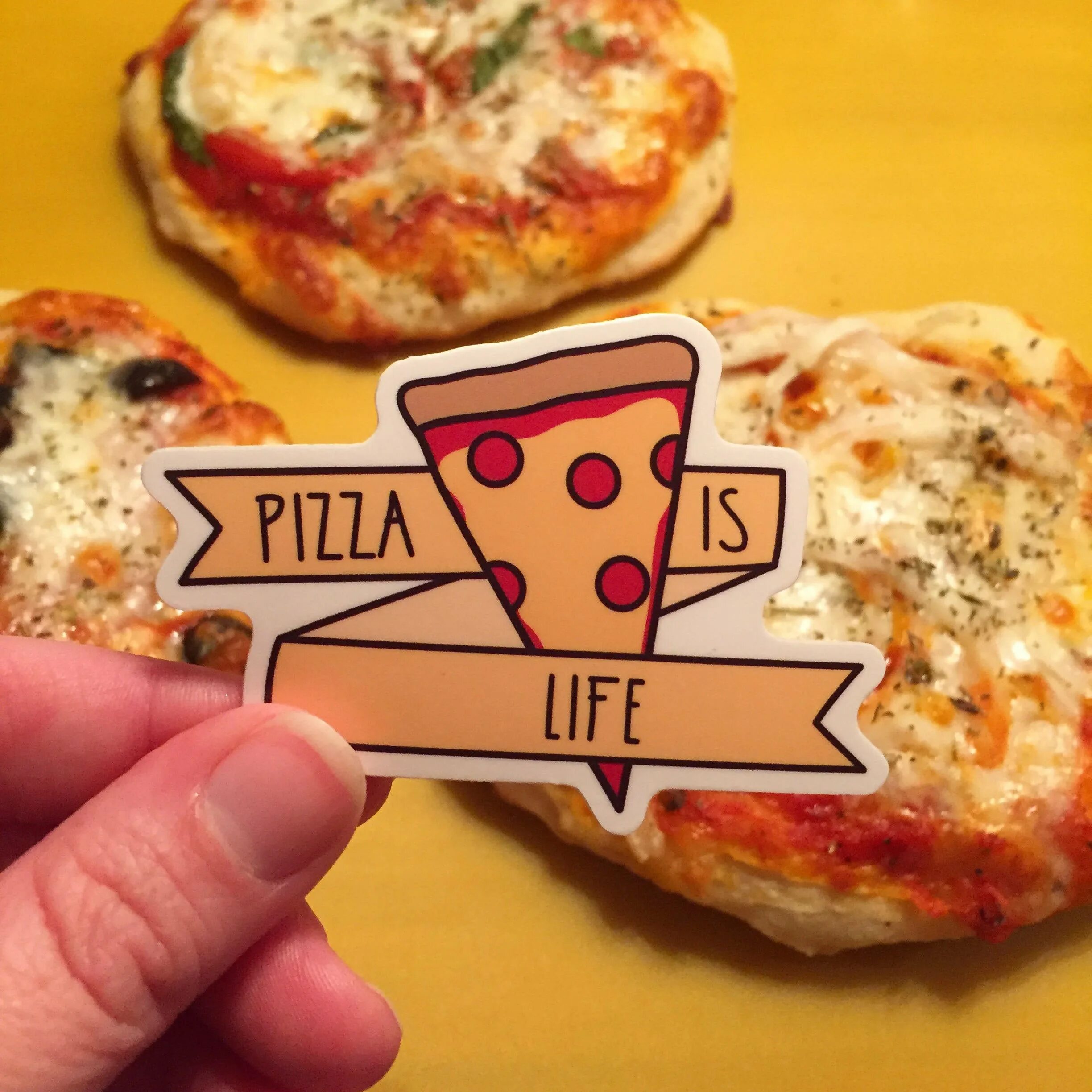 Funny pizza. Пицца стикер. наклейки пицца. пицца этикетка. наклейка (стикер) pizza.