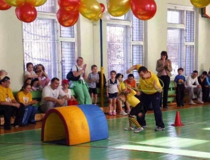 Физкультурные праздники в школе. Спортивный праздник. Спортивный праздник для детей. Спортивные соревнования с родителями в детском саду. Праздник с родителями в школе