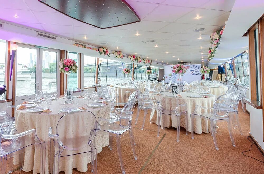 Теплоход фонтанка, маргарита. Теплоход фицджеральд спб. Теплоход федор достоевский самара. Теплоход на 70 человек. Однопалубный теплоход антверпен.