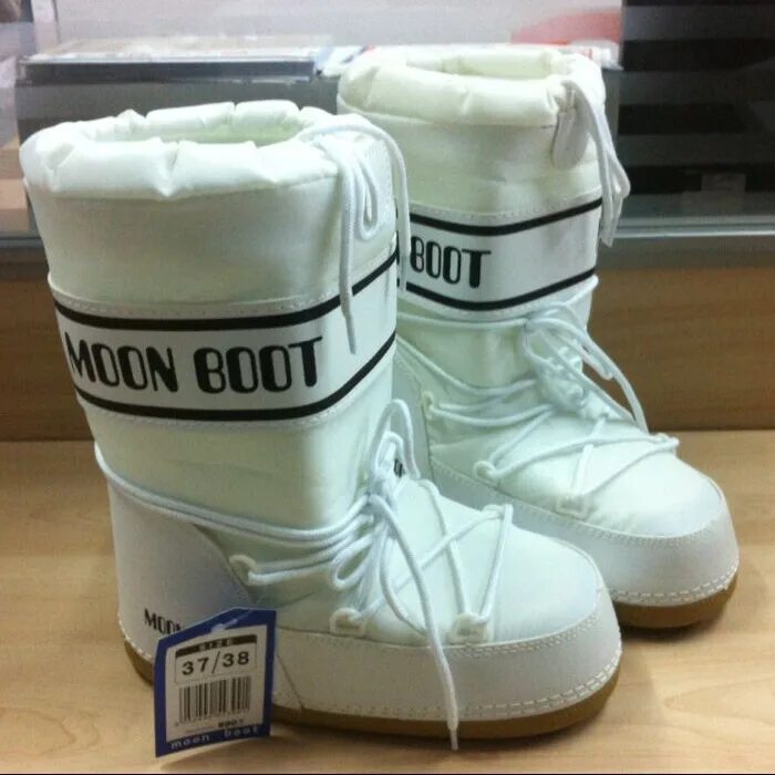 Муны обувь. Луноходы Moon-Boots. Moon Boot ботинки MTRACK. Сапоги Moon Boot женские. Snow Boot луноходы.
