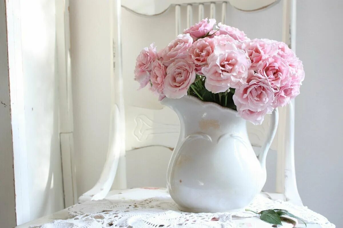 Цветы в вазе. Красивые цветы в вазах. Пионы в вазе. Шикарные цветы в вазе. Как ухаживать с розами в вазе водой