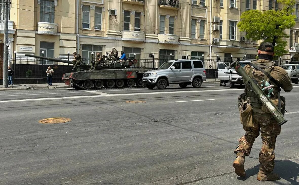 ЧВК Вагнер в Ростове. ЧВК Вагнер в Ростове-на-Дону 24. ЧВК Вагнер мятеж Ростов. Колонны остановились