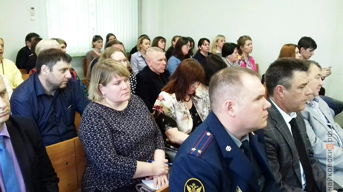 Чайковский городской суд. Городской суд Губаха. Городской суд Новоуральск. Фото работников Артемовского горсуда. Чайковский городской суд пермского края сайт