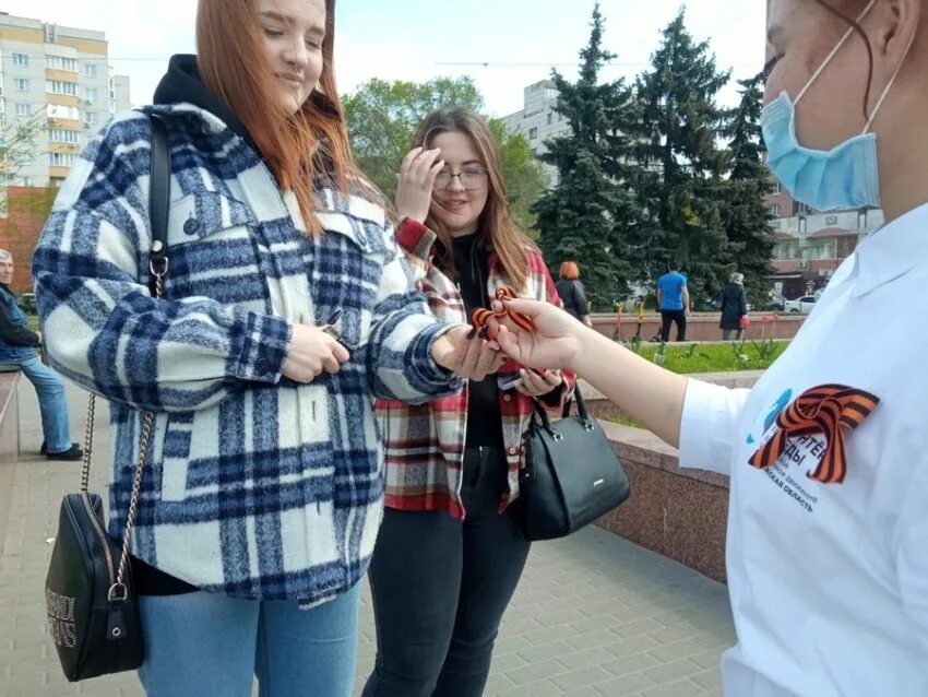 Было роздано более. Золотой век екатерины 2 внутренняя политика. Волонтеры мичуринск. Было роздано более. Шойгу 1993 год автоматы.