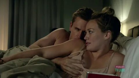 Naked Hilary Duff in Younger ANCENSORED.