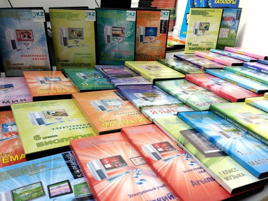 Учебники. Школа учебники. Учебники в Казахстане. Учебники для школьников.