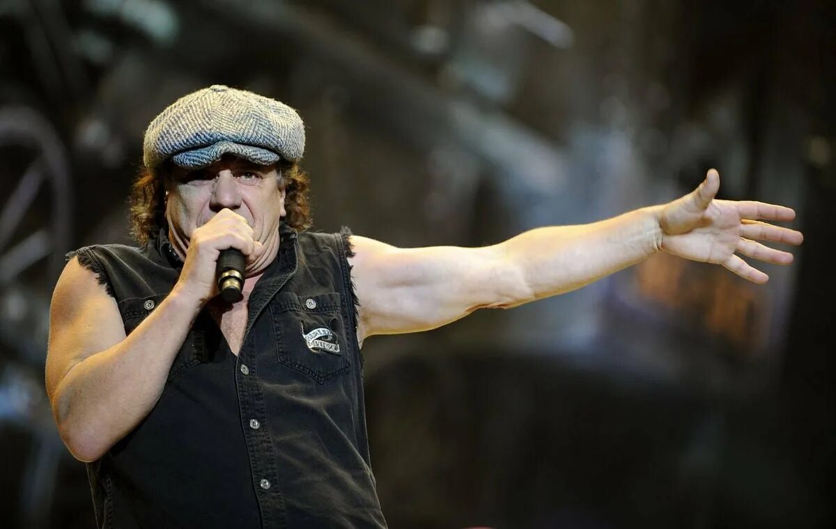 Как звали вокалиста. Брайан Джонсон AC/DC 2021. Брайан Джонсон солист. Вокалист AC DC Брайан Джонсон. Брайан Джонсон AC/DC рост.