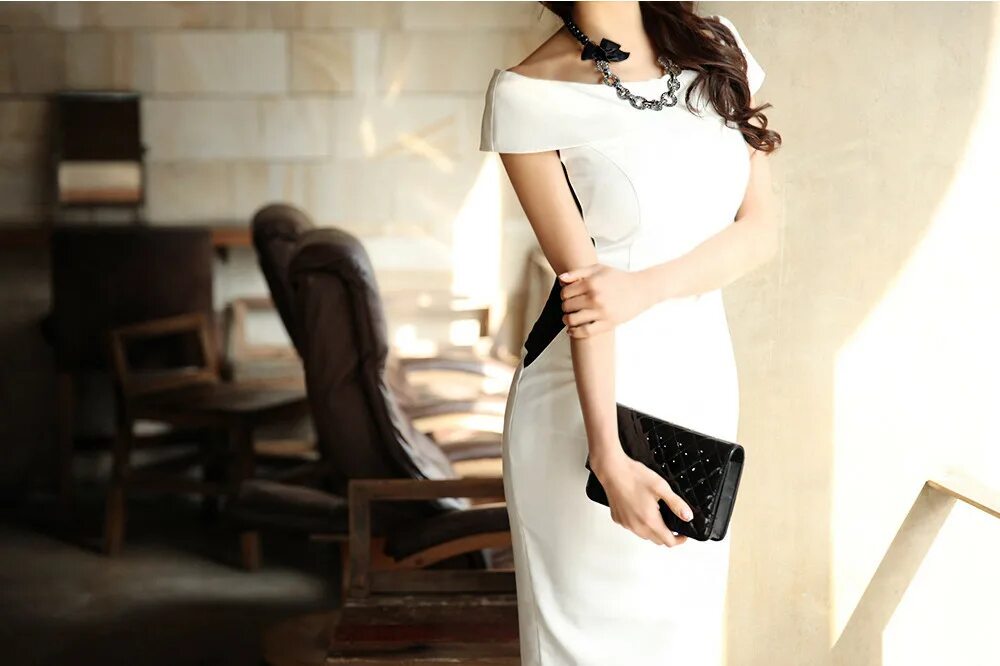 платья тренд 2022 новый год платье футляр. красивое черное вечернее платье. новогоднее бархатное платье. платье футляр на новый год 2024. платье футляр на новый год 2024.