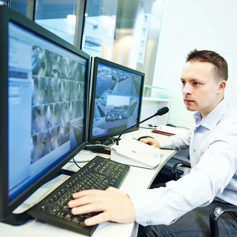 Специалист из госструктур видео. It специалист. Программист. Где находится киберцентр. Работники разных профессий.