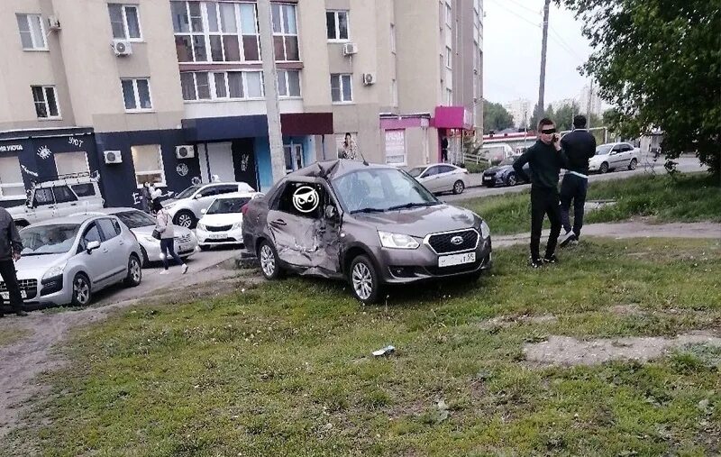 Новости харькова 13. Разрушенные города украины. Новости харькова 13. Разрушенное здание. Лозовая дом культуры попадание ракеты.