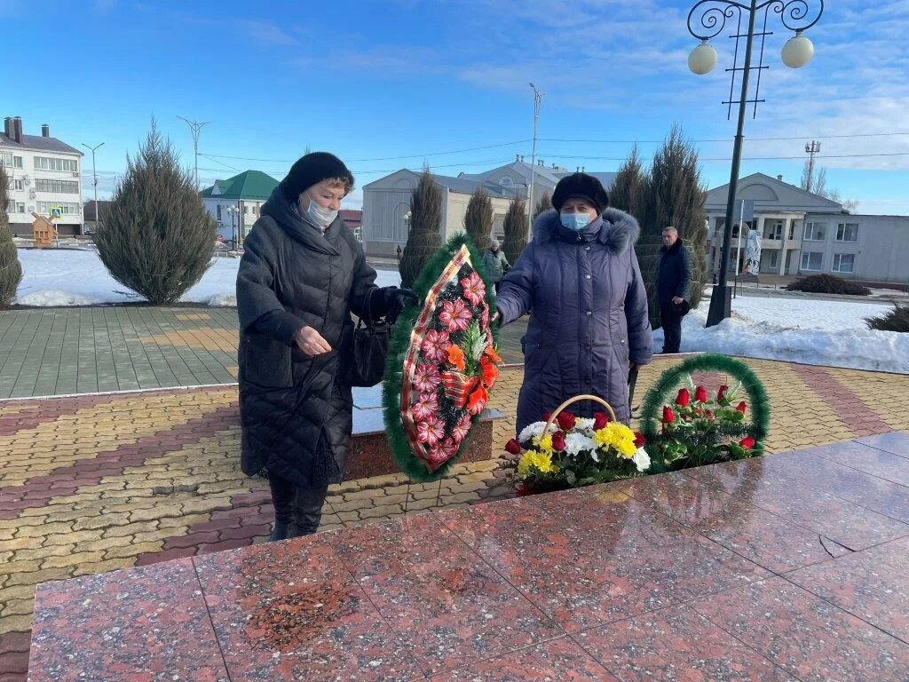 Погода красная яруга белгородской на неделю. Поселок освобождение. Село красная Яруга Белгородской. Красная Яруга мемориал в центре. Обстрел Краснояружского района Белгородской области.