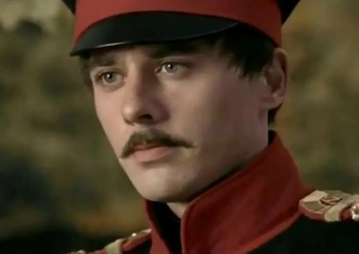 Герой нашего времени печорин и была. Характеристика печорина в романе герой нашего времени 9 класс. Герой нашего времени таблица. Таблица печорин и грушницкий. Печерин в системе мужских образов.