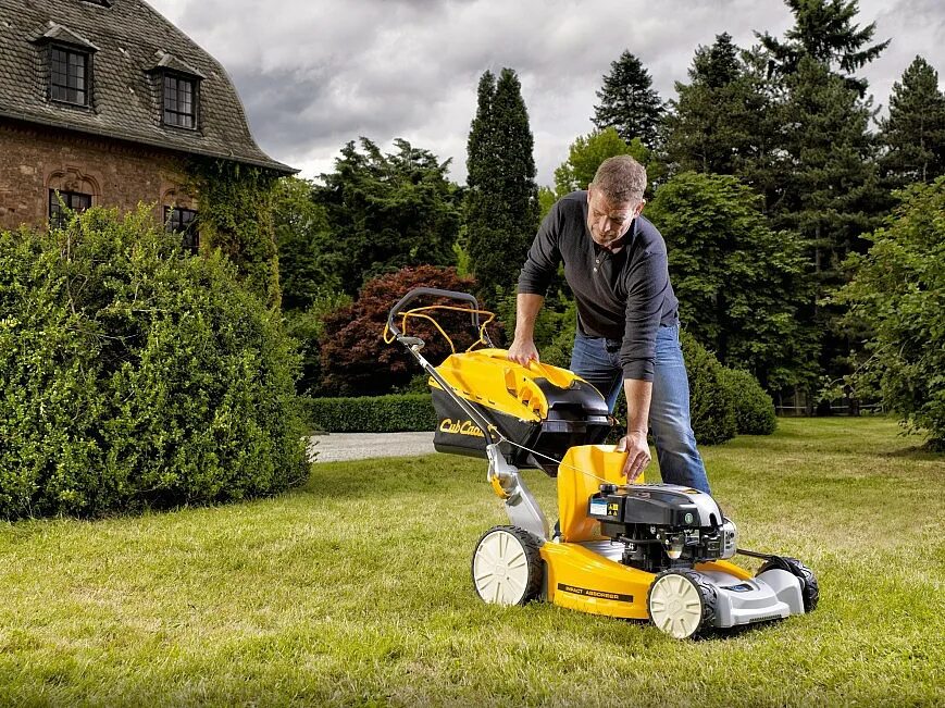 Как выбрать газонокосилку бензиновую. Cub Cadet cc 98 b. Cub Cadet cc1025. Газонокосилка бензиновая самоходная для неровного участка Дензел. Cub Cadet cc 46 SPBE.