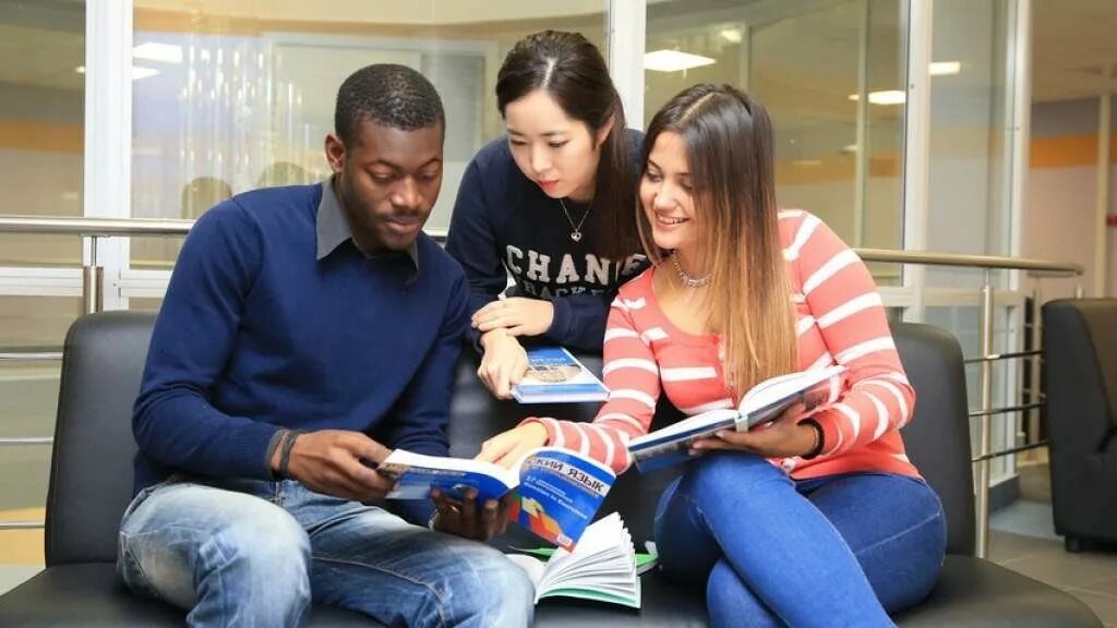 Университет народов в москве. Иностранные студенты и наука. Иностранные студенты в россии. Иностранные студенты мгу. Иностранные студенты.