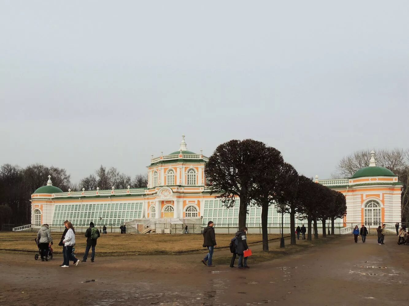 Парк усадьба кусково, москва. Фасад дворец шереметьевых кусково. Парк усадьба кусково. Парк в перово кусково. Дворец в музее-усадьбе кусково.