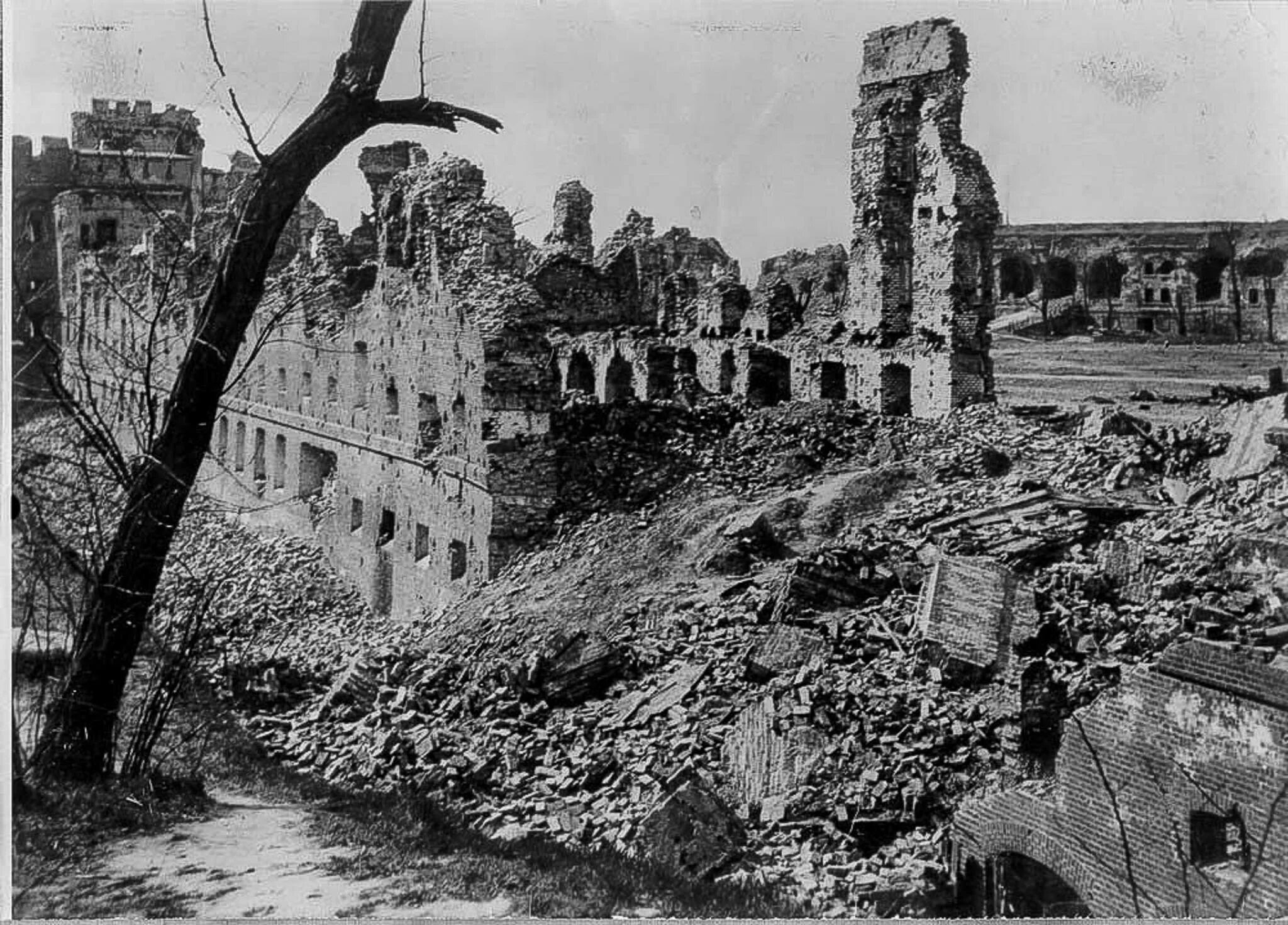 Крепость Познань 1945 штурм. Штурм Цитадели Познань. Познань 1945 Цитадель. Познань Форт Цитадель 1945. Крепость принявшая первый удар фашистских