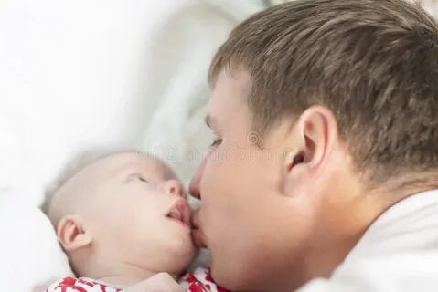 Учила сына целоваться