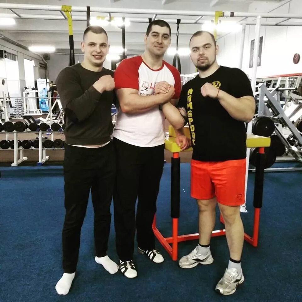 Алтайский край армрестлинг захаров алексей. Барс армрестлинг. Зал для армрестлинга. Спортклуб армспорт. Клуб армрестлинга.