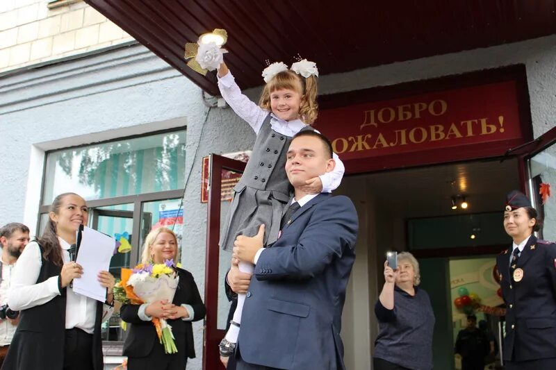 Ломоносовская гимназия петрозаводск сайт. Ломоносовский лицей Петрозаводск. Директор 30 гимназии Петрозаводск. Ломоносовская гимназия Петрозаводск учителя. Директор Ломоносовской гимназии Петрозаводск.