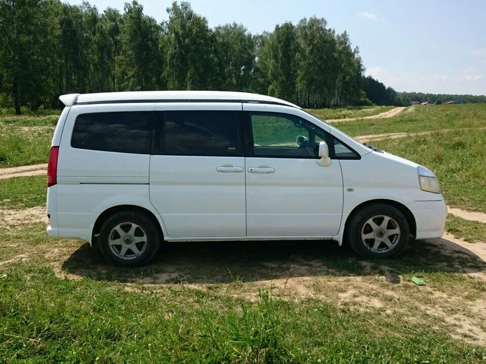 Nissan Serena 2000. Ниссан Серена минивэн 2000. Белый Nissan Serena c24. Ниссан Серена белая 2000. Минивэны 2000 годов