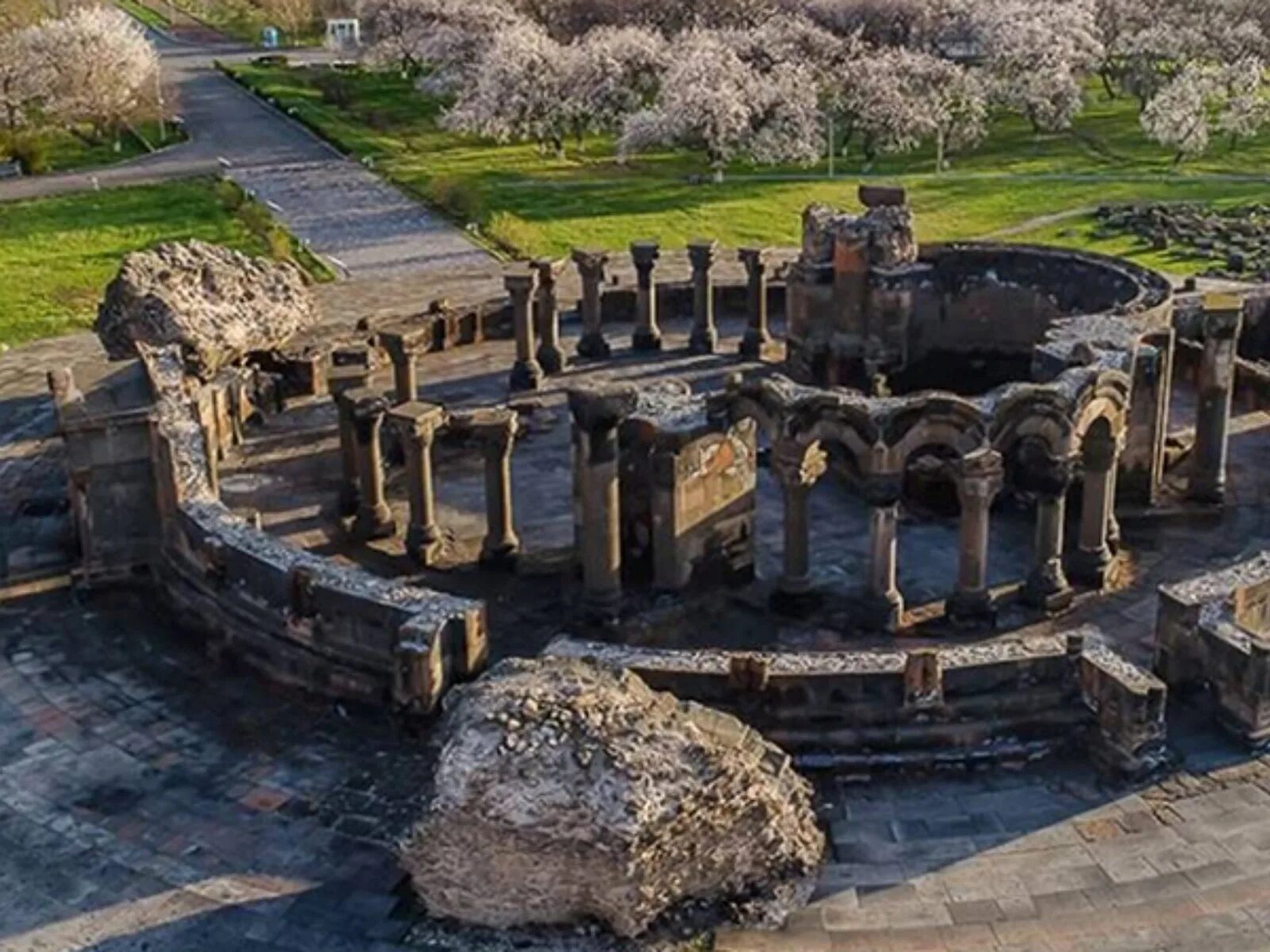 Где находится звартноц. Руины храма Звартноц. Храм Звартноц в Армении. Руины Армения Звартноц. Развалины храма Звартноц.