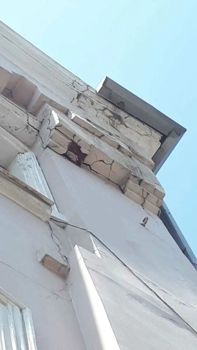 Эта плита над головой обрушится. Эта плита над головой обрушится. Дыра в преисподнюю в чили. Панельный дом рухнул. Обрушении на стройке в подмосковье.