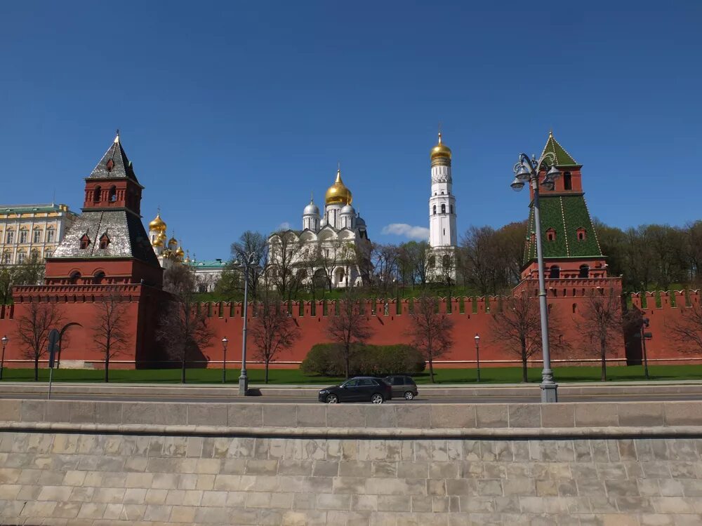 Реки у стен московского кремля. Кремль Кремлевская стена. Мерлоны Московского Кремля. Стены Московского Кремля. Ограда Московского Кремля.