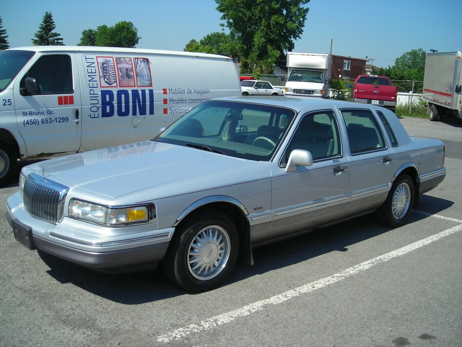 Lincoln Town car 1996. Линкольн Town car 1996. Ford Lincoln Town car 1996. Lincoln Town car 1992.