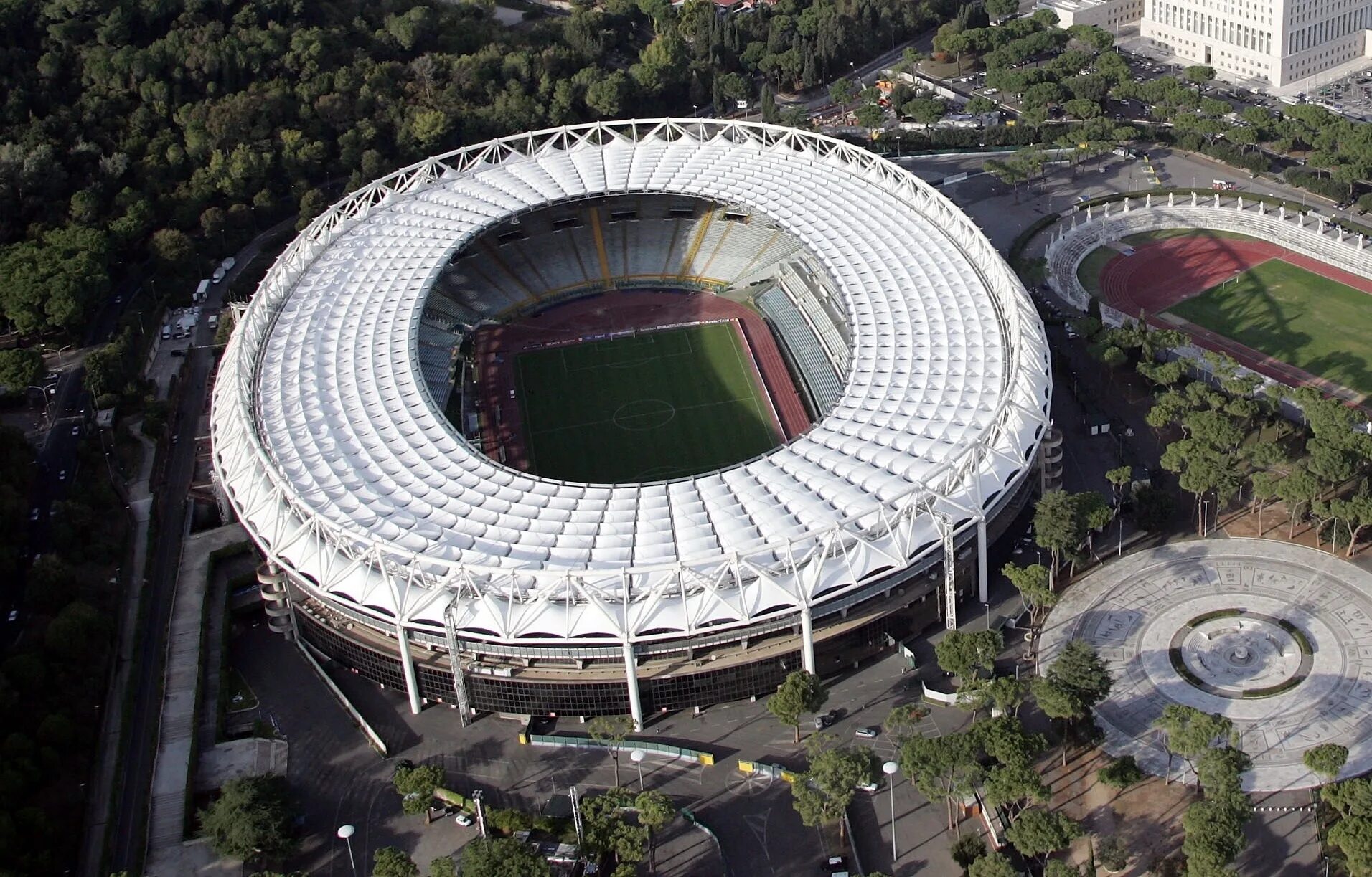 Включи стадиону. Стадион Олимпико Рим. Лацио стадион Олимпико. Стадион Лацио в Риме. Трибуна стадион Олимпико Рим.